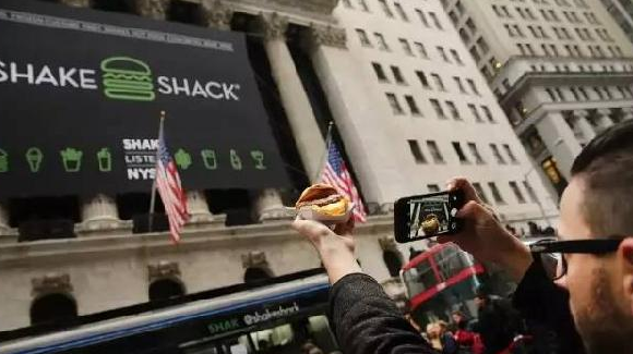 美國漢堡網(wǎng)紅“Shake Shack”要來上海開店了，不過要等到2019年