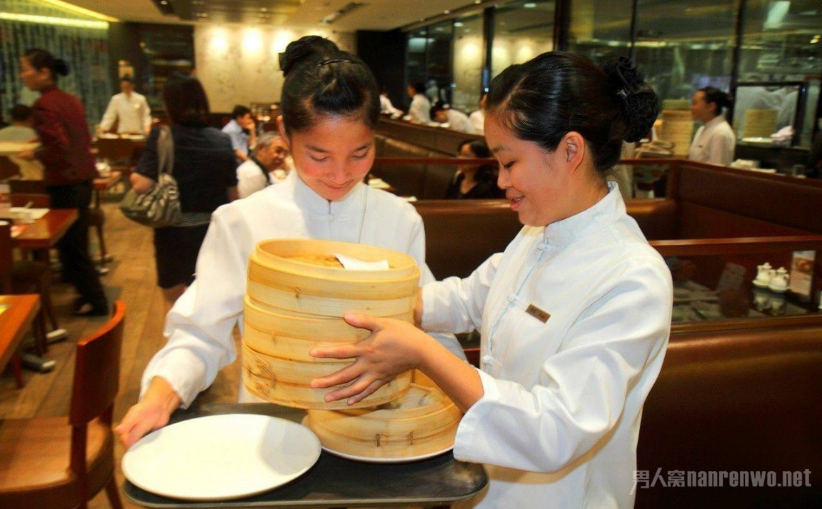 16歲女孩飯店打工20天，結算工資時卻欠老板195元|餐飲界