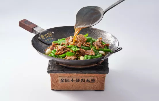 一盤辣椒炒肉，能撐起費大廚的“出湘記”嗎？